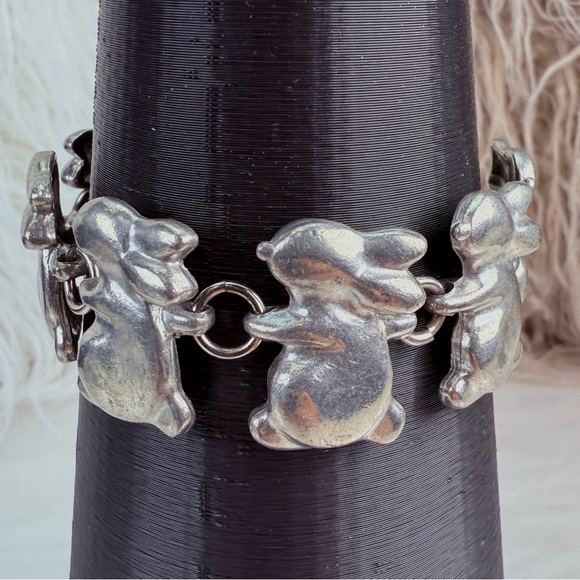 Vintage Silvertone rabbit weighted chain link bracelet